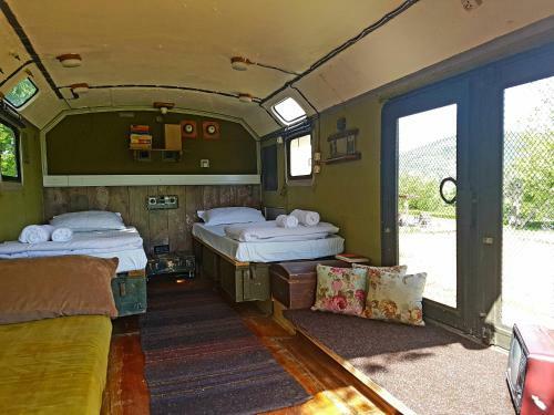 Bed & Breakfast Cob Camp