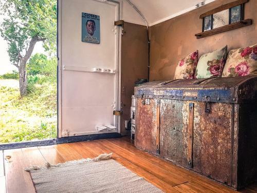 Bed & Breakfast Cob Camp