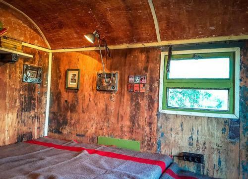 Bed & Breakfast Cob Camp