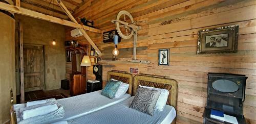 Bed & Breakfast Cob Camp