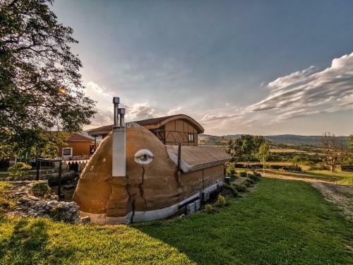 Bed & Breakfast Cob Camp