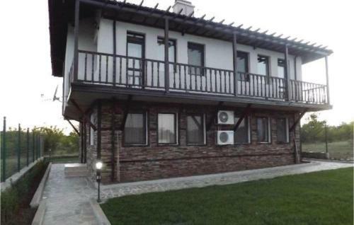 Three-bedroom Holiday Home In Velika Village