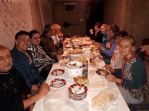 Hostal Tatev Emma B&B
