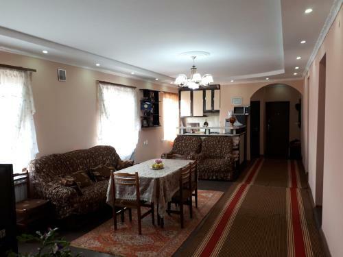 Hostal Tatev Emma B&B