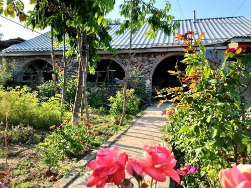 Hostal Tatev Emma B&B