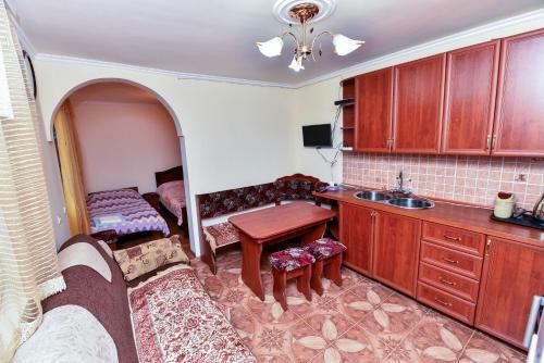 Hostal Aghasu Tun B&B