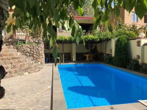 Hostal Yellow Guest House