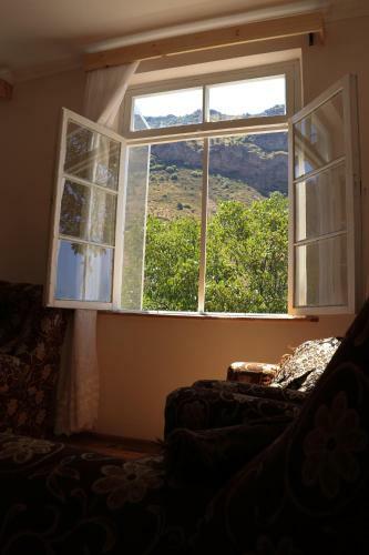Hostal Ayrarat Guest House