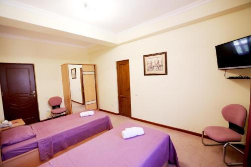 Amrots Hotel