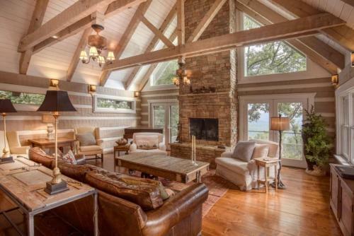 Dovetail Lodge Home