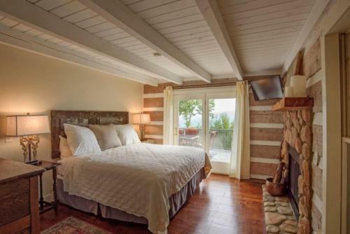 Dovetail Lodge Home