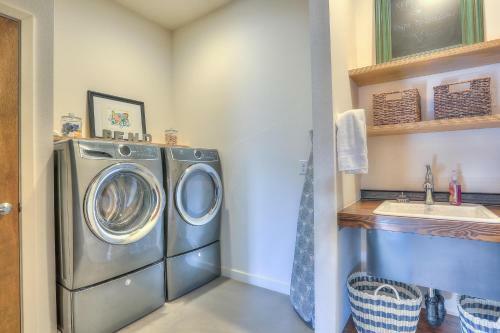Portland Pearl-ac-by Dt-3br/2.5b