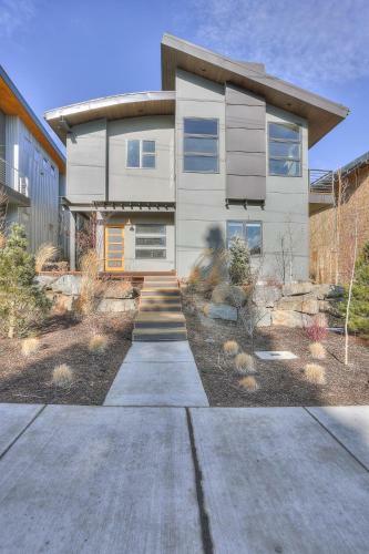 Portland Pearl-ac-by Dt-3br/2.5b