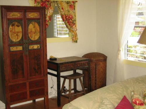 Hibiscus Hula Beach Cottage (tvnc#:5067)