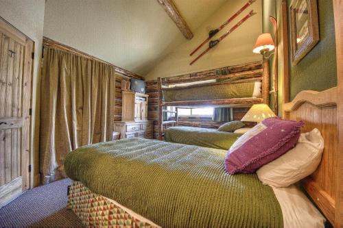Cowboy Heaven Cabins-9 Rustic Ridge