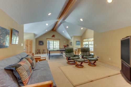 Black Butte Manor Bordering Forest