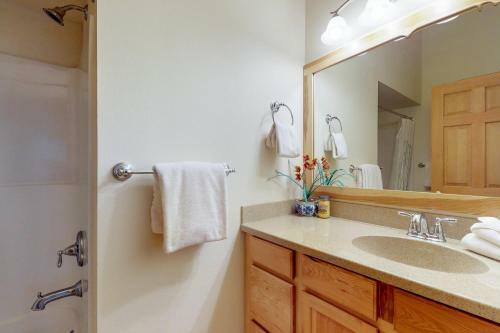 Black Butte Ranch: South Meadow Home Eighty-four