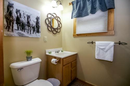 Romance In The Ravine - Hocking Hills Cabin