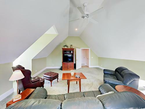 7 Apple Hill Lane Home