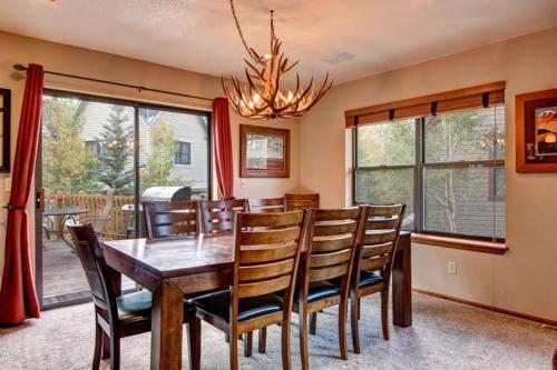 House With Hot Tub, Walk To Town