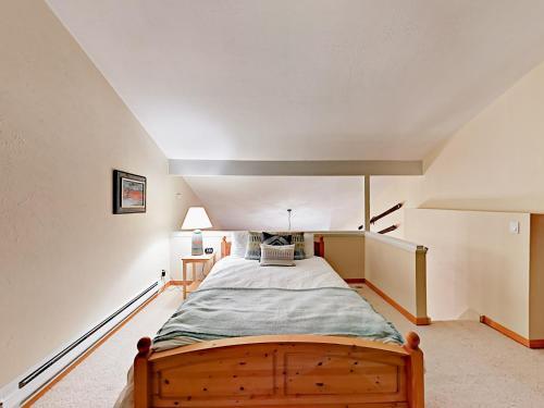 Apartamento 800 Columbine Road Condo Unit B9