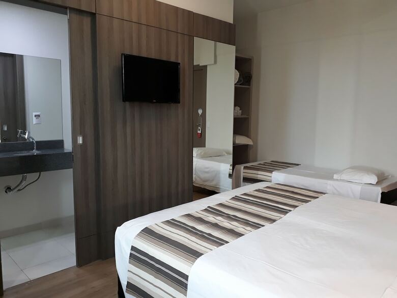 Hotel Valerim Itaja�