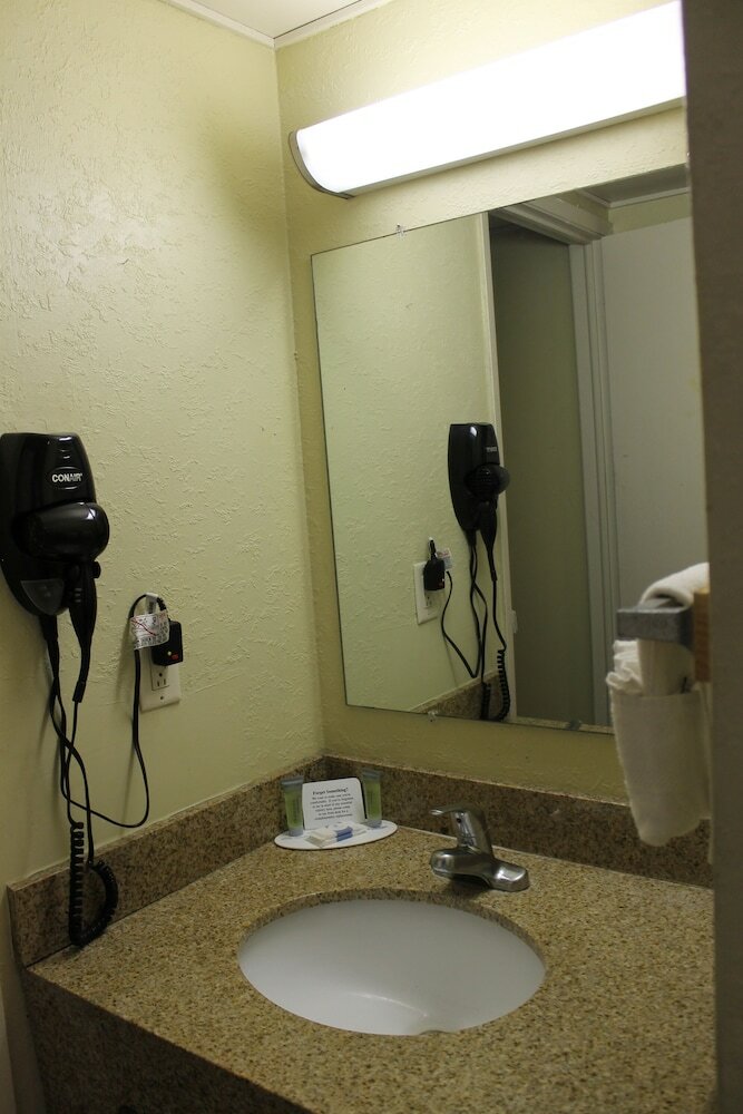 Wyatt Earp Hotel