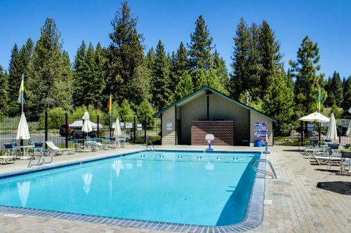 Crystal Waters Townhome