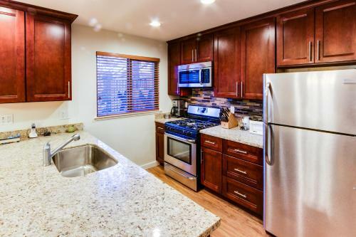 Crystal Waters Townhome