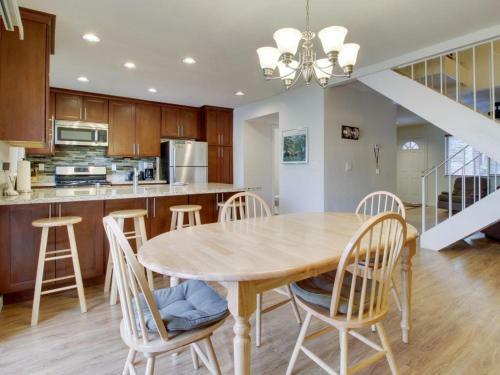Crystal Waters Townhome