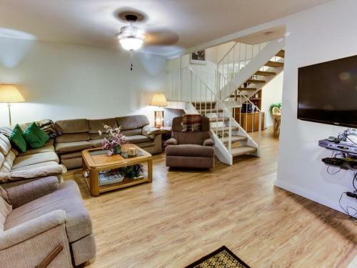 Crystal Waters Townhome