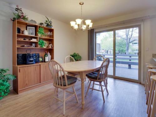 Crystal Waters Townhome