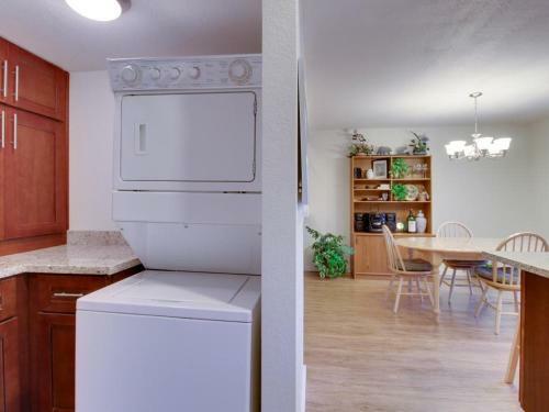 Crystal Waters Townhome