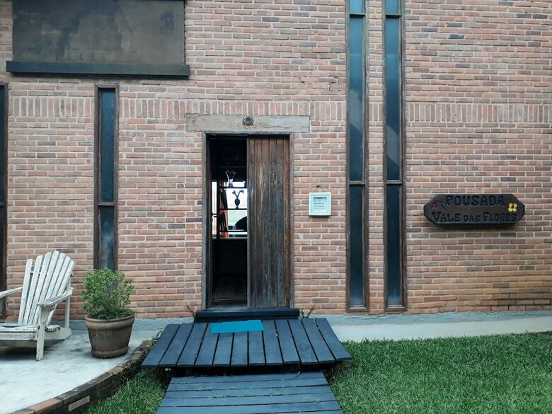 Hostal Pousada Vale Das Flores