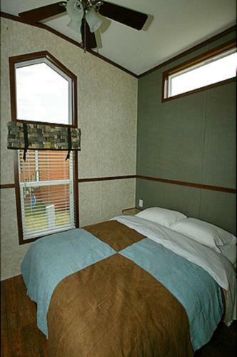 Arrowhead Camping Resort Cottage 12