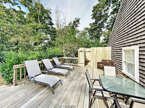 40 Epanow Rd Home