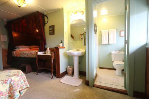Kangaroo House Bed & Breakfast