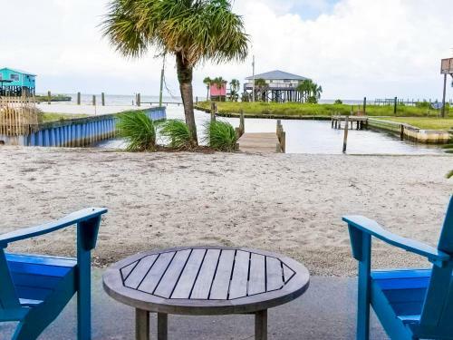3br On Mobile Bay, 1 Block To Beach Home