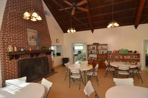 Southern Palms Park Model 6