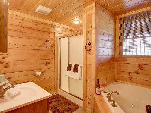 Bear Cub Hideaway Cabin