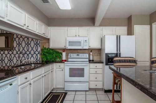 Horseshoe Bay Condo