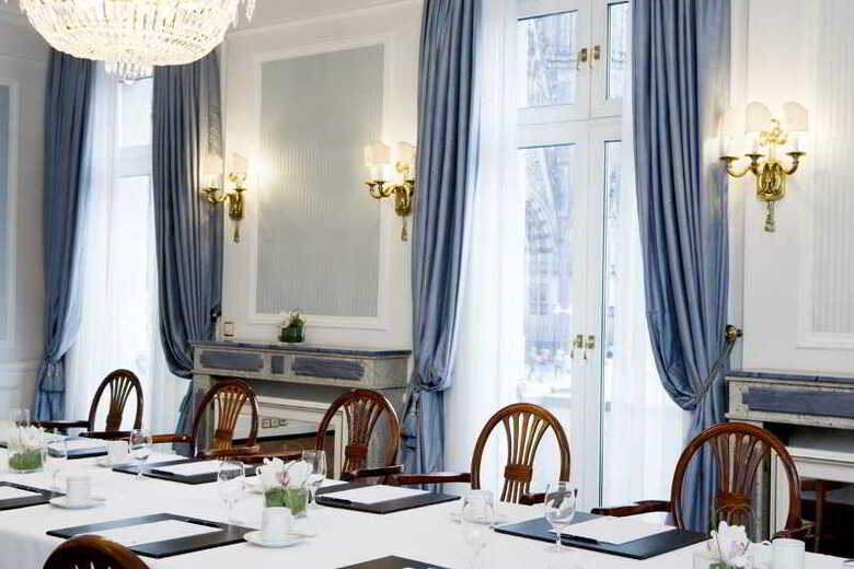 Hotel Excelsior Ernst