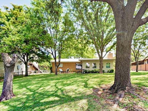 405 Watkins Point Home