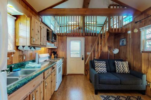 Rocky Creek Cabin B