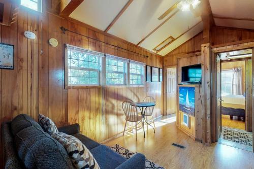 Rocky Creek Cabin B