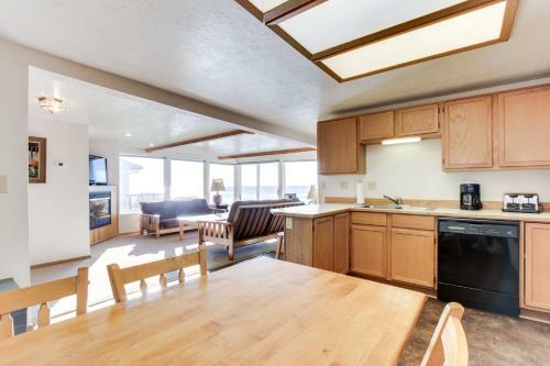 The Best Little Beach House On The Oregon Coast!