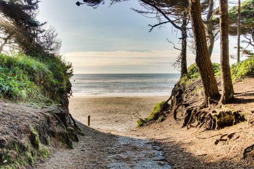 The Best Little Beach House On The Oregon Coast!