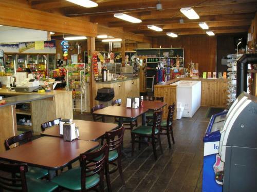 Ponderosa Camping Resort One-bedroom Cabin 4