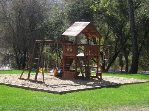Ponderosa Camping Resort One-bedroom Cabin 1