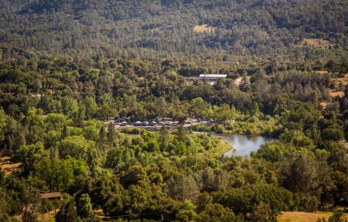 Ponderosa Camping Resort One-bedroom Cabin 1